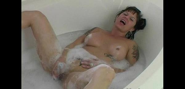  Tattooed MILF Randy Masturbating In The Bath Tube